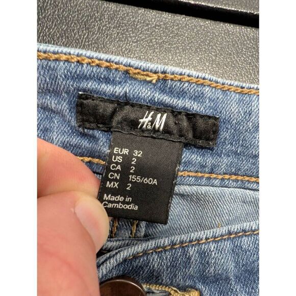 H&M Denim Shorts High Waisted Light Wash Size 2 - Picture 3 of 4